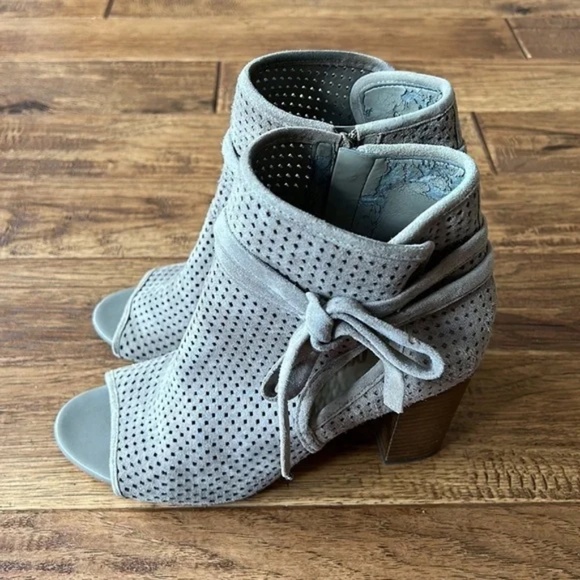 Sam Edelman Ellery Open Toe Bootie in Putty Perforated Suede Size 8 - Picture 9 of 14